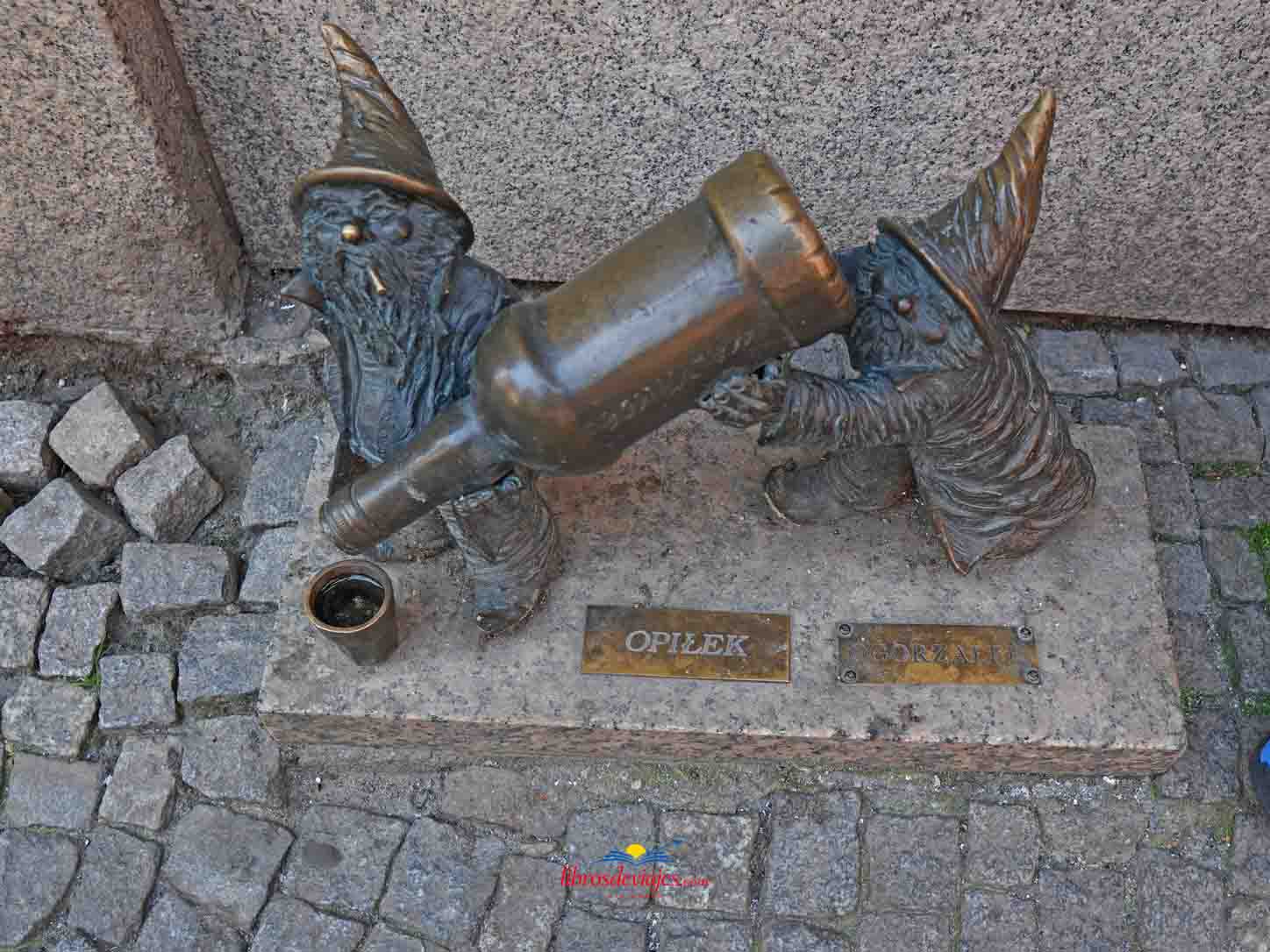 Gnomo de Wroclaw en el centro histórico de Breslavia