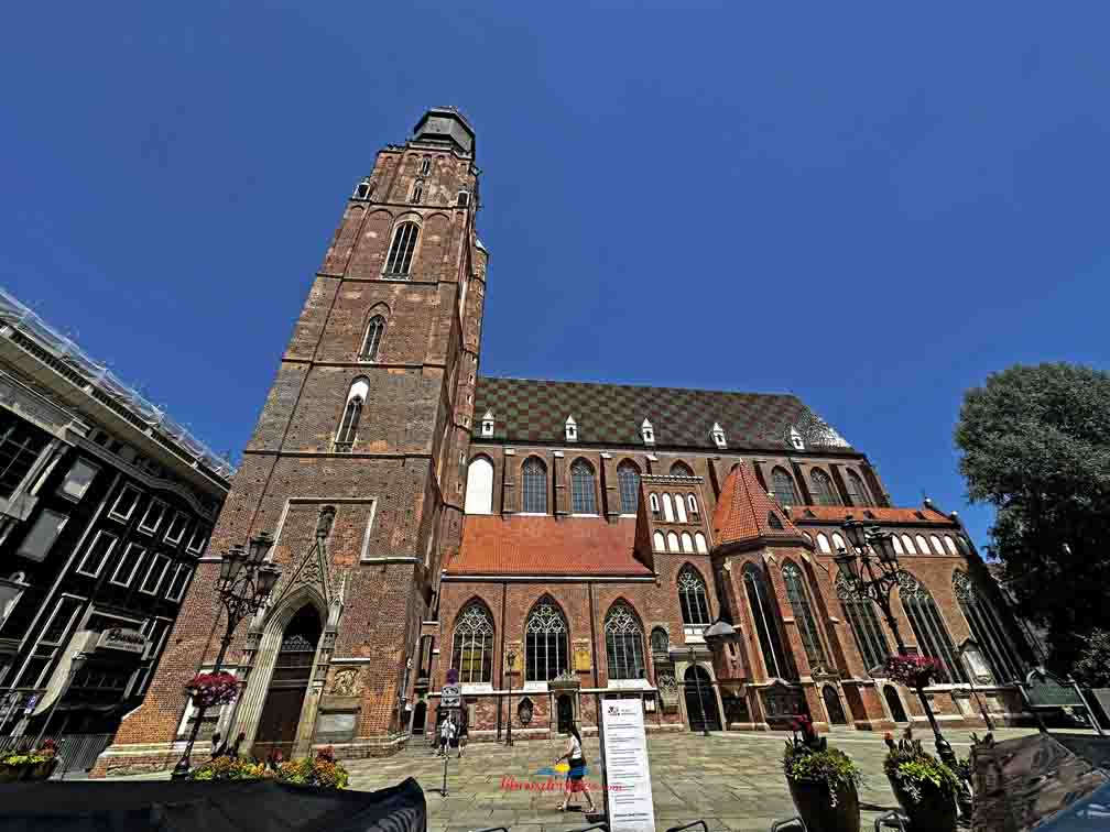 12 lugares que ver en Wroclaw Basílica de Santa Isabel de Hungría y su torre gótica en Wroclaw