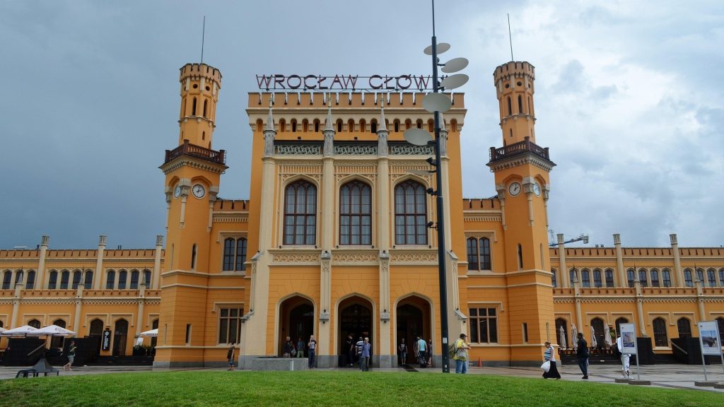 Estación de tren Wroclaw Glowny en Breslavia, Polonia